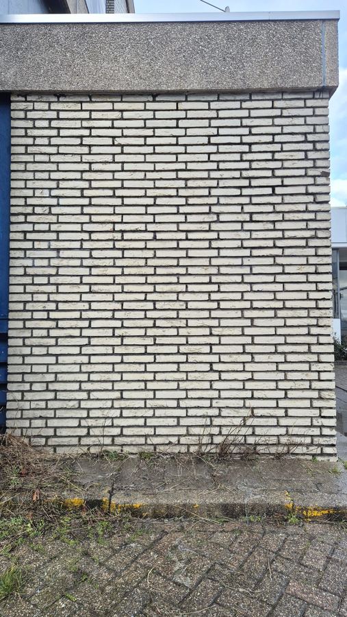 Muur na graffiti verwijdering